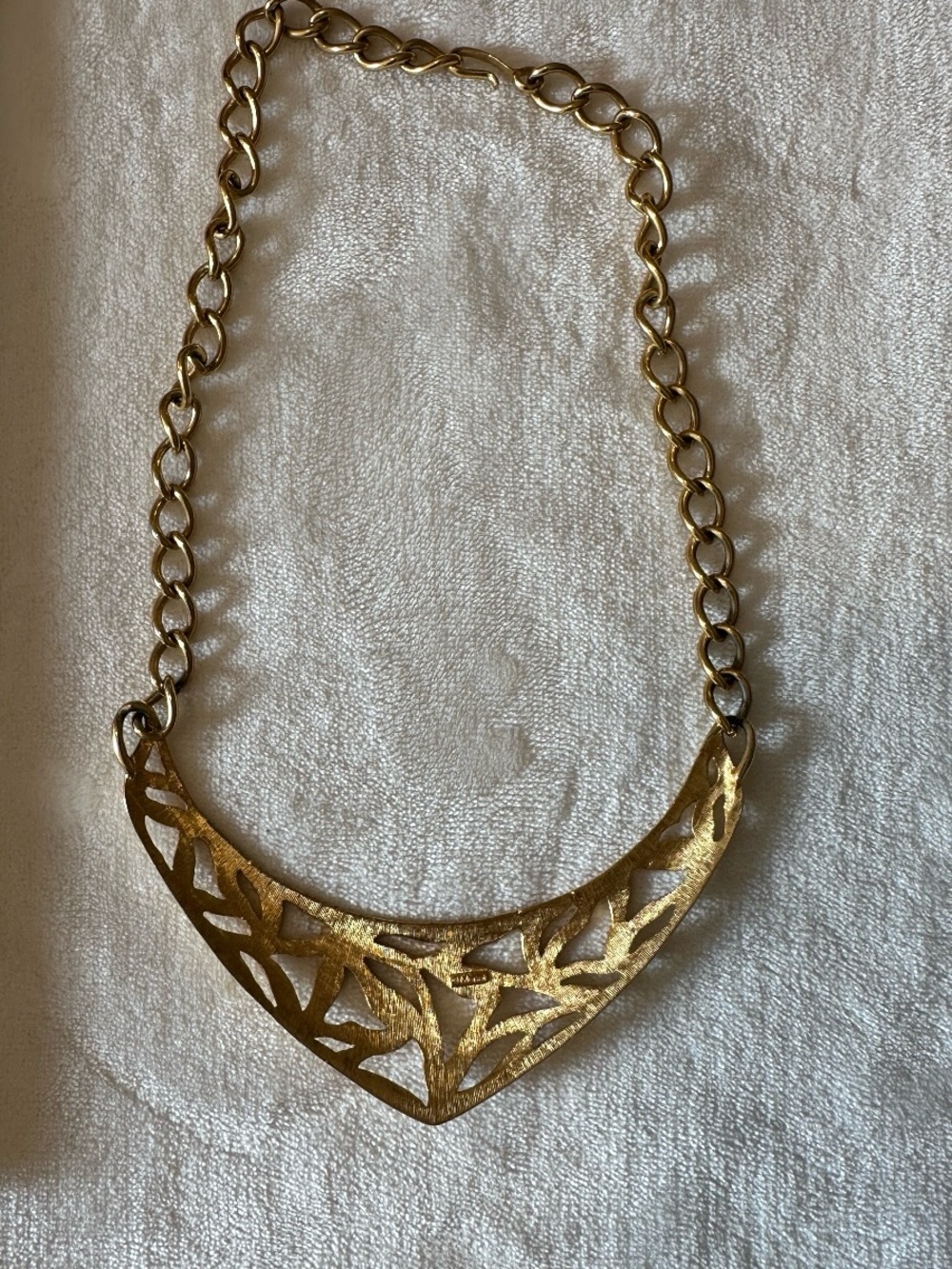Monet Signed Gold Tone Cable Chain Statement Necklace V-Shaped Pendant